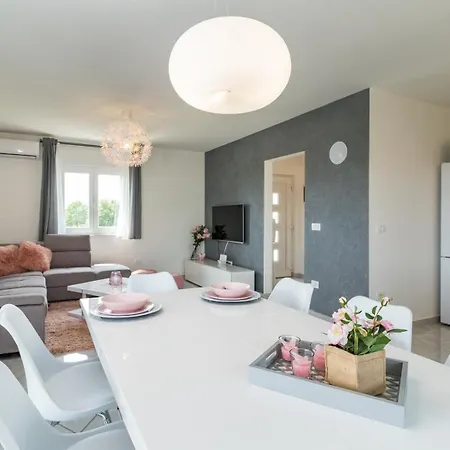 Holiday home Family House With Private Pool And Playground *