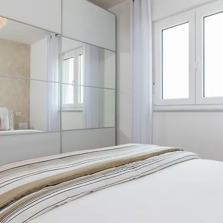 Family House With Private Pool And Playground Casa vacanze *