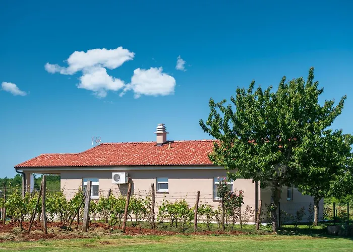 Family House With Private Pool And Playground 펜션