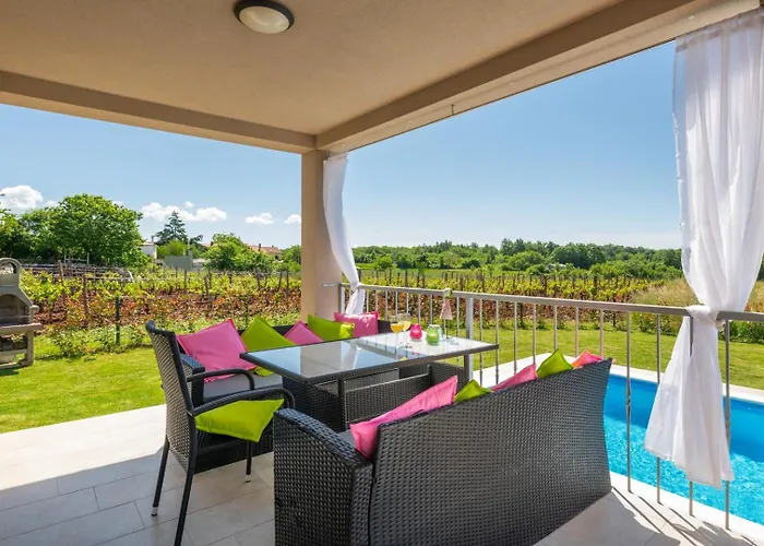 펜션 Family House With Private Pool And Playground *