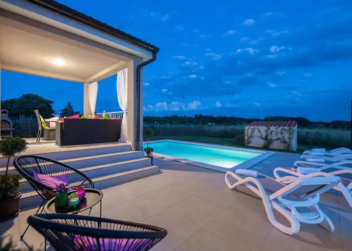 펜션 Family House With Private Pool And Playground *