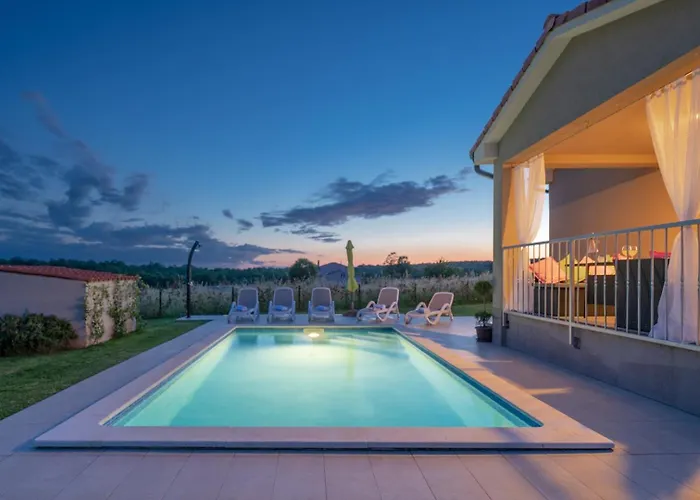 펜션 Family House With Private Pool And Playground