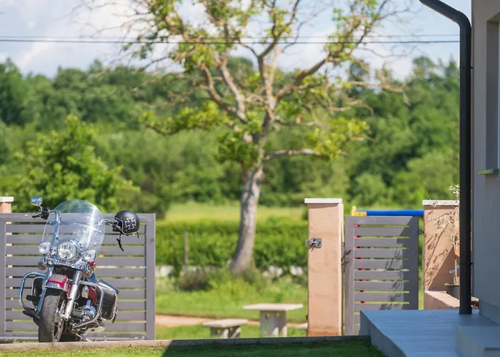 펜션 Family House With Private Pool And Playground *