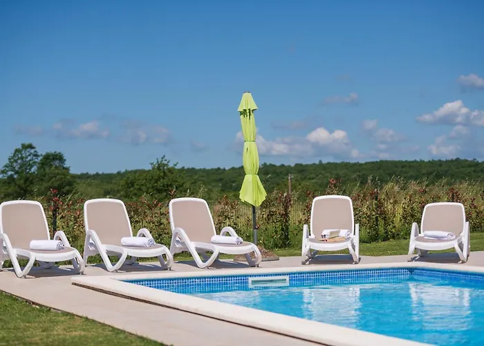 Family House With Private Pool And Playground Barban