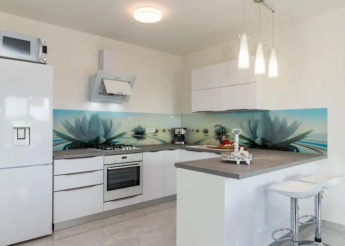 Family House With Private Pool And Playground Barban