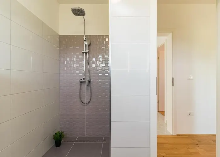 펜션 Family House With Private Pool And Playground Barban