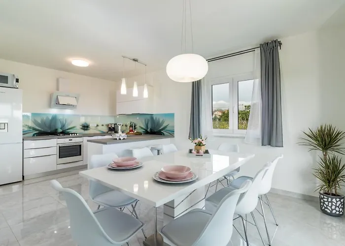 펜션 Family House With Private Pool And Playground