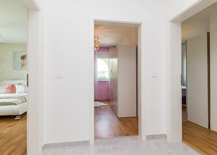 펜션 Family House With Private Pool And Playground