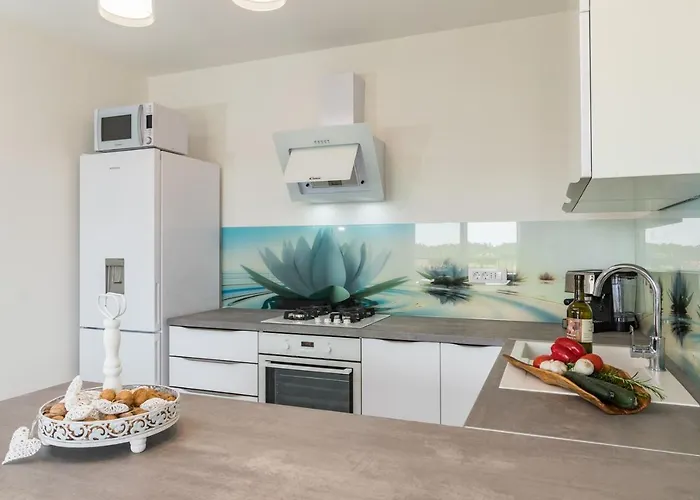 Family House With Private Pool And Playground 펜션 Barban